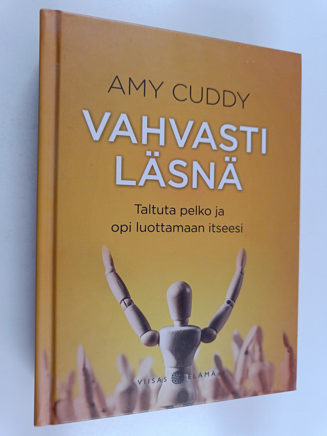 Amy Cuddy : Vahvasti läsnä : taltuta pelko ja opi luottam...