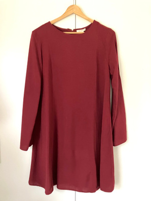 @ H&M mekko M napit selässä@