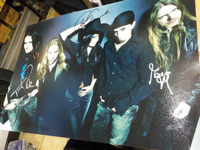 ISO NIGHTWISH VALOKUVA NELJÄLLÄ NIMMARILLA