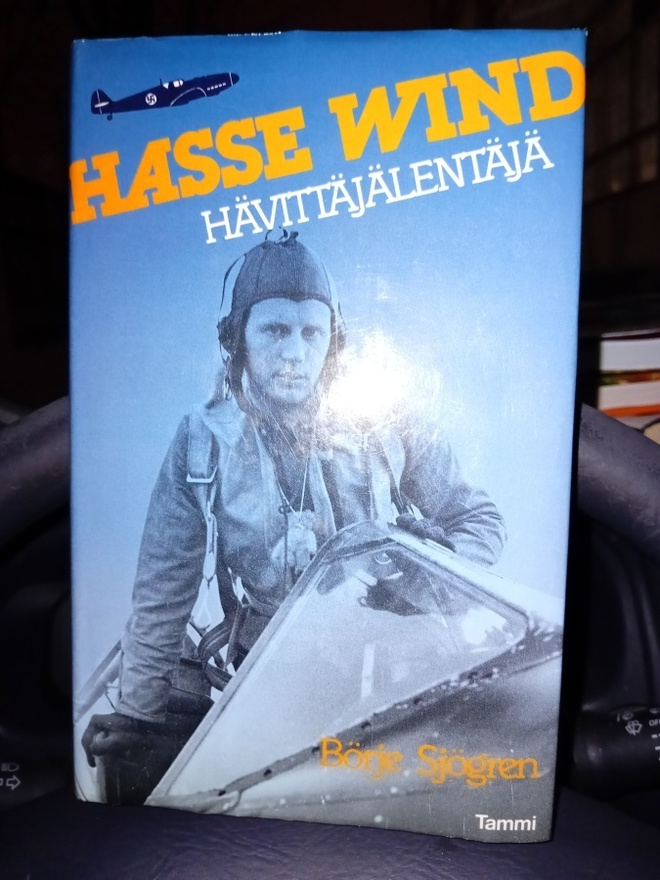 Sjögren : Hasse Wind - hävittäjälentäjä ( 1p. 1984 )