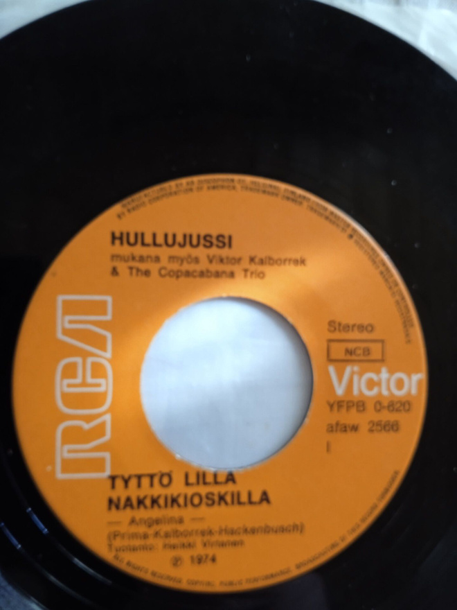 SINGLE- LEVY: HULLUJUSSI   RCA VICTOR  YFPB 0- 620