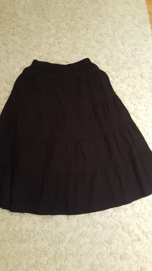 Uusi musta pomp de lux hame koko 122cm