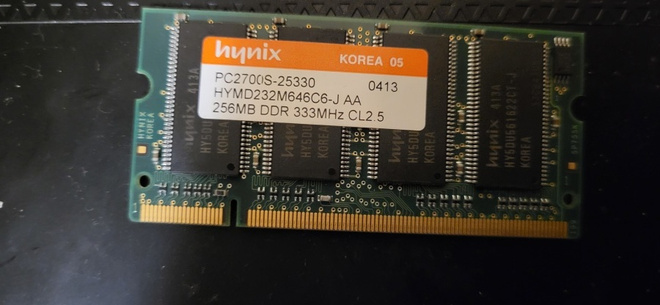 Hynix 256MB DDR 333MHz CL2.5 HYMD232M646C6-J AA muistikampa