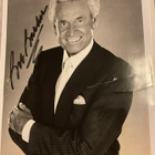 Bob Barker nimikirjoitus promokuvassa - pikkukuva 1