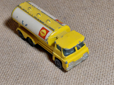 Guy	Warrior Säiliöauto	No15 Shell	1:64	Husky