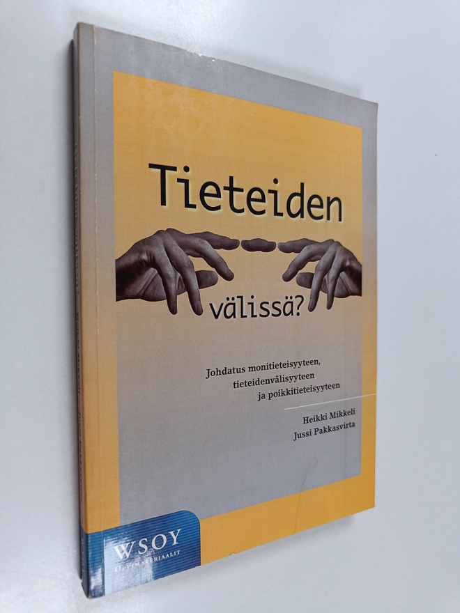 Heikki Mikkeli ym. : Tieteiden välissä? : johdatus moniti...