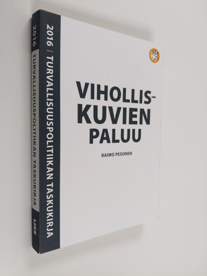 Raimo Pesonen : Turvallisuuspolitiikan taskukirja 2016 : ...