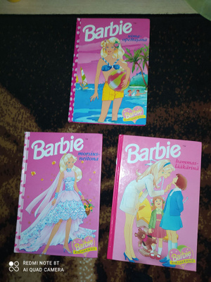 Barbie kirjoja vuosilta 1996 ja 1997
