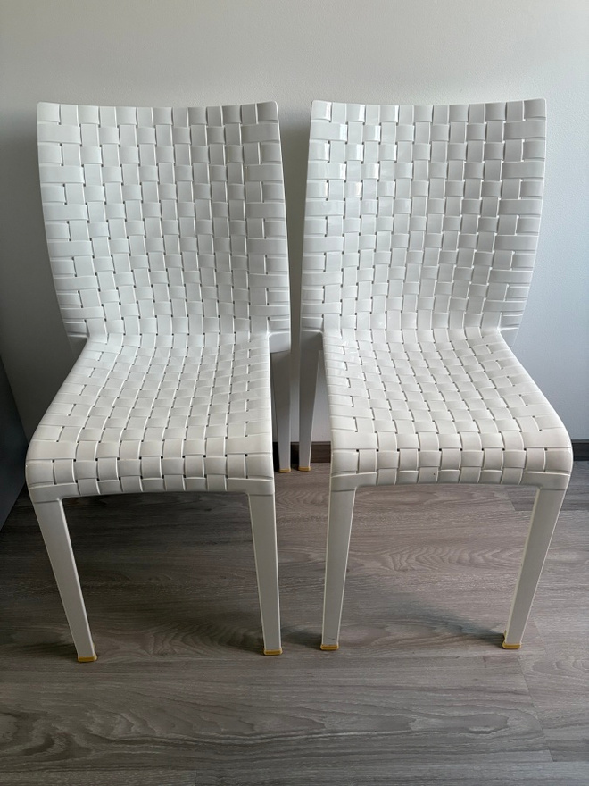 KARTELL AMI AMI 2 KPL VALKOISIA TUOLEJA