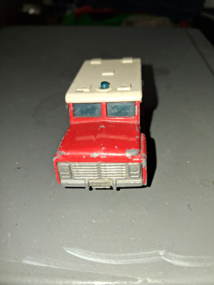 Vanha matchbox metallinen pienoismalli auto.