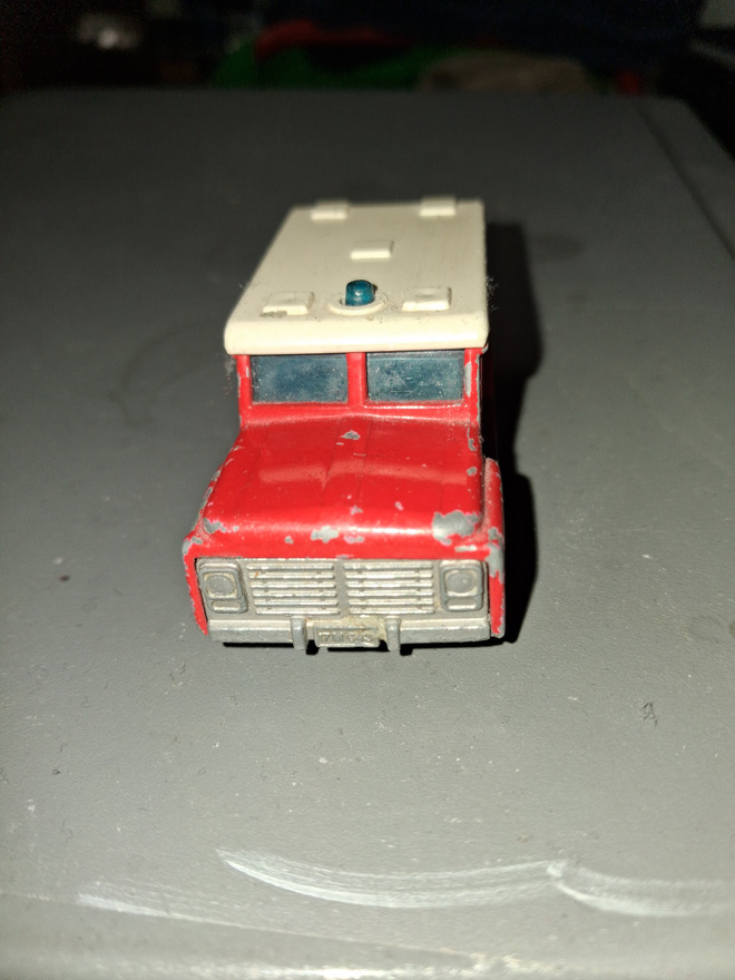 Vanha matchbox metallinen pienoismalli auto.