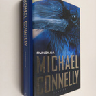 Michael Connelly : Runoilija - pikkukuva 1