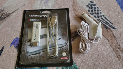 Nintendo DS tarvikkeet (auto-laturi ja Wi-Fi usb connector)