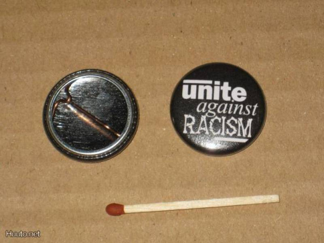 Unite Against Racism rintanappi 1" (m5)