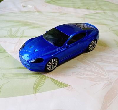 Aston Martin MP3-soitin & kaijutin
