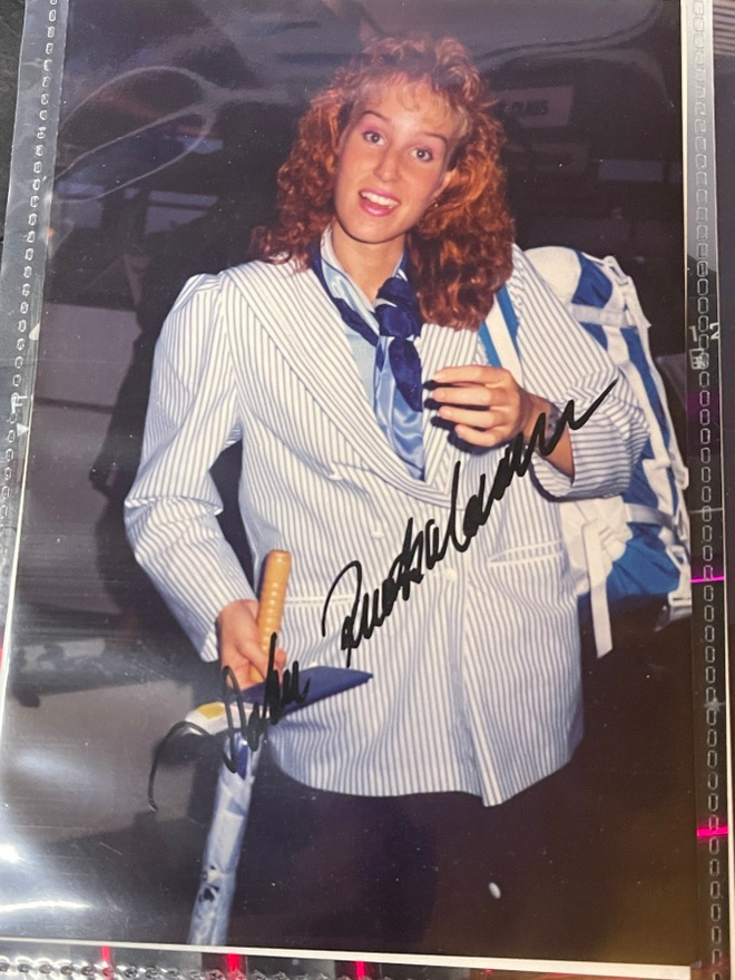 Satu Ruotsalainen nimikirjoitus fotossa