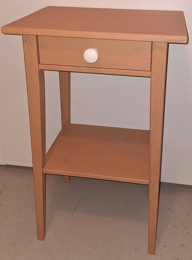 Okran värinen pikku pöytä Hemnes