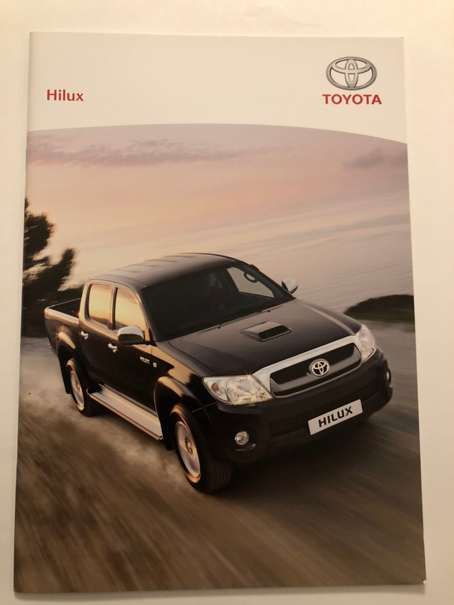 Myyntiesite - Toyota Hilux - 10/2008