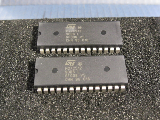 AM27C512 120DI . 24 KPL . UUSIA