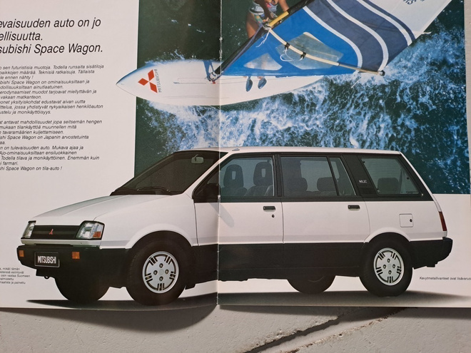 Mitsubishi Space Wagon -esite, 1987