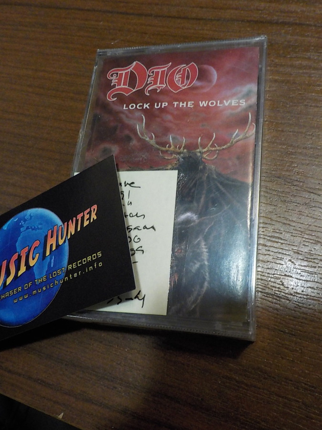 DIO - LOCK UP THE WOLVES UUSI C-KASETTI  +