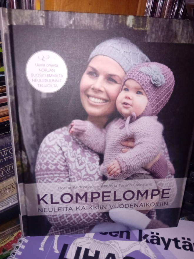 KLOMPELOMPE  Neuleita kaikkiin vuodenaikoihin ( SIS POSTIKUL