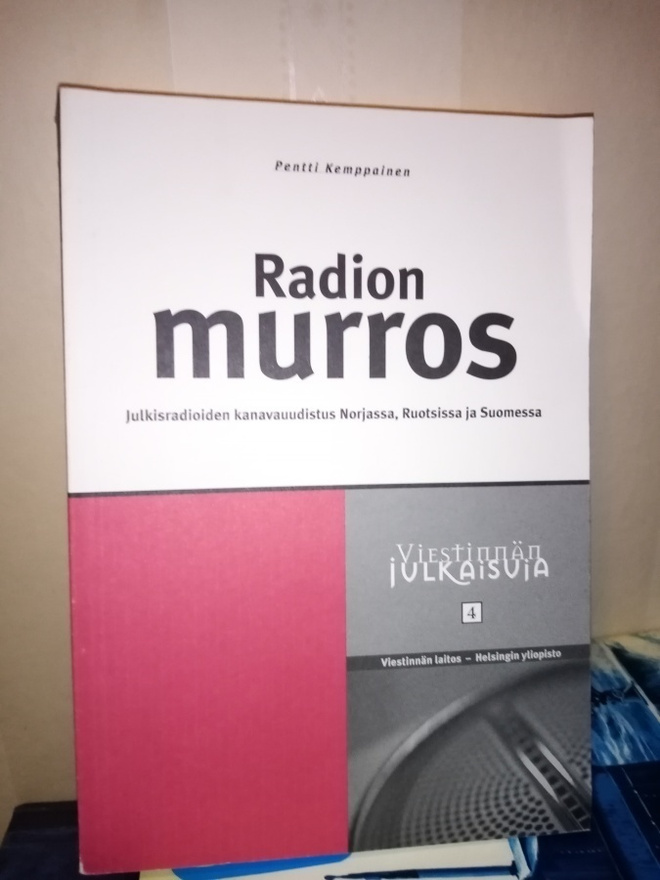 PENTTI KEMPPAINEN :  RADION MURROS ( SIS POSTIKULU  )