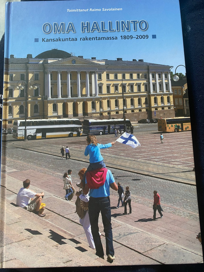 Oma hallinto. Kansakuntaa rakentamassa 1809-2009