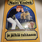 Neiti etsivä ja jälkiä ruuhkassa Carolyn Keene - pikkukuva 1