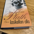 Sylvia Plath: Lasikellon alla - pikkukuva 1
