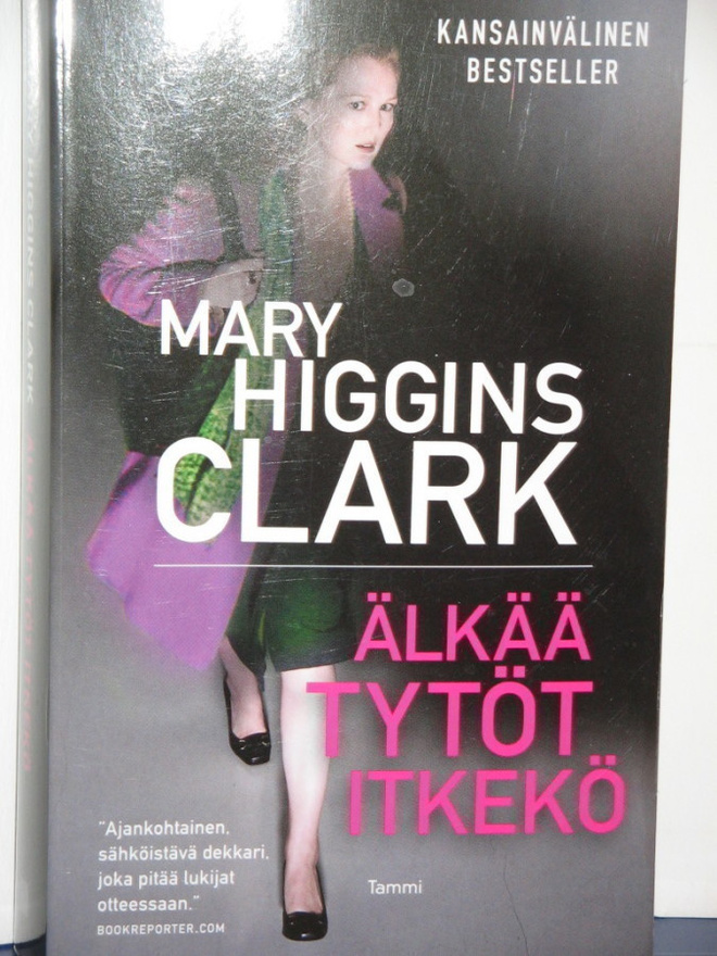 Mary Higgins Clark : ÄLKÄÄ TYTÖT ITKEKÖ