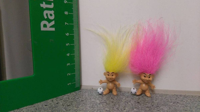 Trolli nro 86 : jalkapalloilija 2,5 cm + hiukset 2kpl