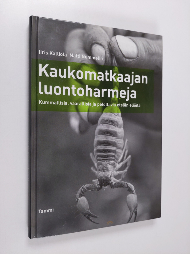 Iiris Kalliola : Kaukomatkaajan luontoharmeja : kummallis...
