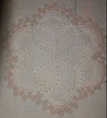 Virkattu liina valkoinen beige halkaisija 25cm