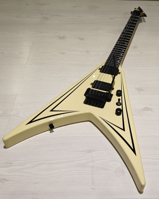 Spira Guitars V-420 FR Antique White Pinstripe
