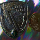 Pinssi neulamerkki Rynnäkkö kivääri DDR metallia 45mm - pikkukuva 2
