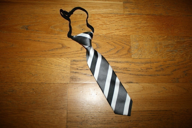 H&M musta-harmaavalkoinen kravatti n. 23 cm
