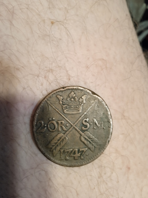 2 ÖRE  KUPARI KOLIKKO  VUODELTA 1747 FREDRIK 1 HALLITUSKAU