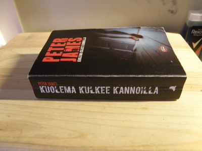Peter James Kuolema kulkee kannoilla