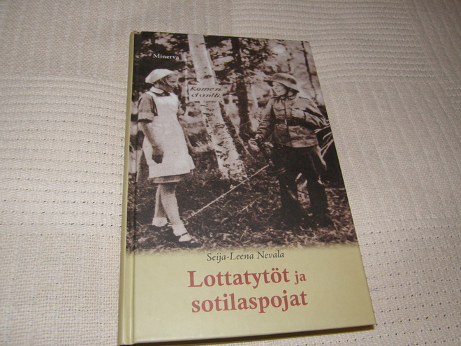 Seija-Leena Nevala Lottatytöt ja sotilaspojat  -sid