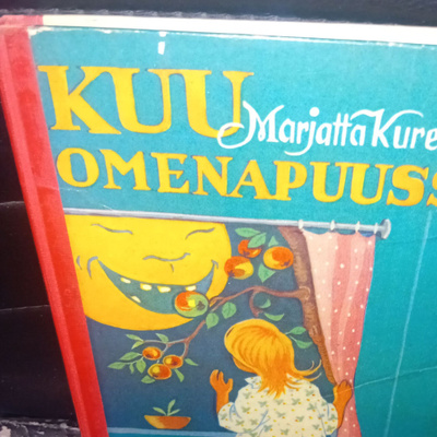 Marjatta Kurenniemi : Kuu omenapuussa ( SIS POSTIKULU )