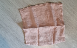 Sisustustyynyn päällinen,mitat 34 x 31 cm.