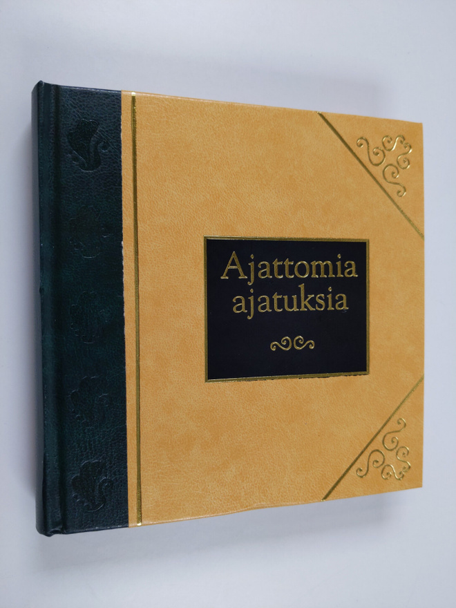 Maarit (toim.) Varpu : Ajattomia ajatuksia