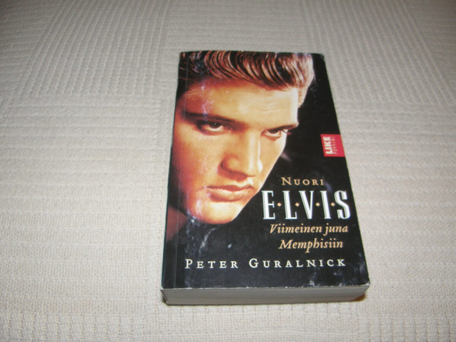Peter Guralnick Nuori Elvis Viimeinen juna Memphisiin  -pok