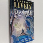 Penelope Lively : Passing on - pikkukuva 1