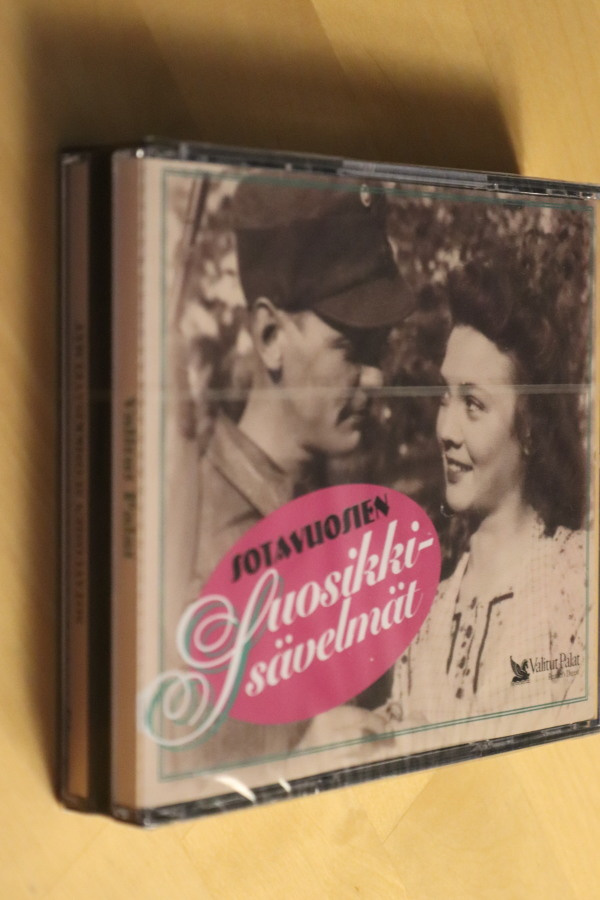 4CD Sotavuosien suosikkisävelmät ( Valitut Palat uusi )