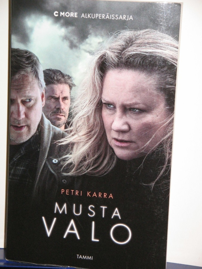 Petri Karra : MUSTA VALO
