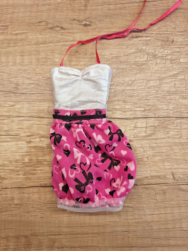 Barbie hopea pinkki mekko