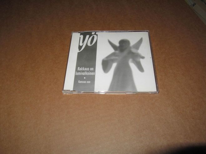 YÖ CDS Rakkaus on lumivalkoinen+1 v.2003 UUSI