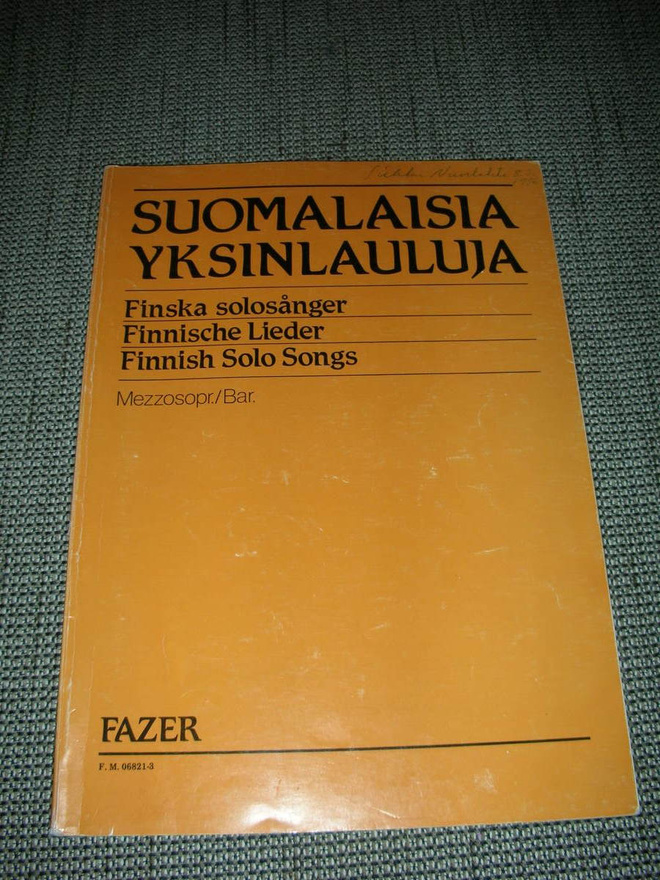 Nuottikirja Suomalaisia yksinlauluja
